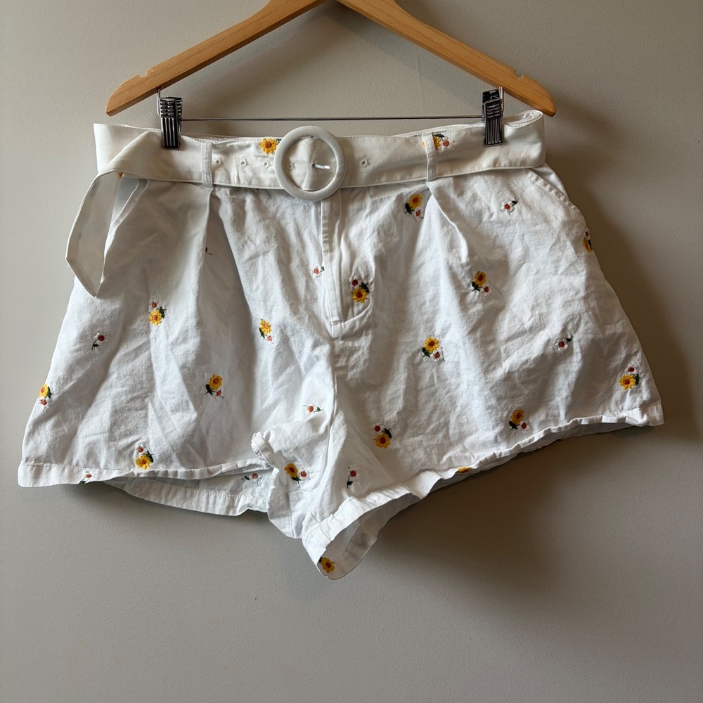 Cider White Floral Embroidered Belted High Waisted Shorts Womens 0XL Plus Size